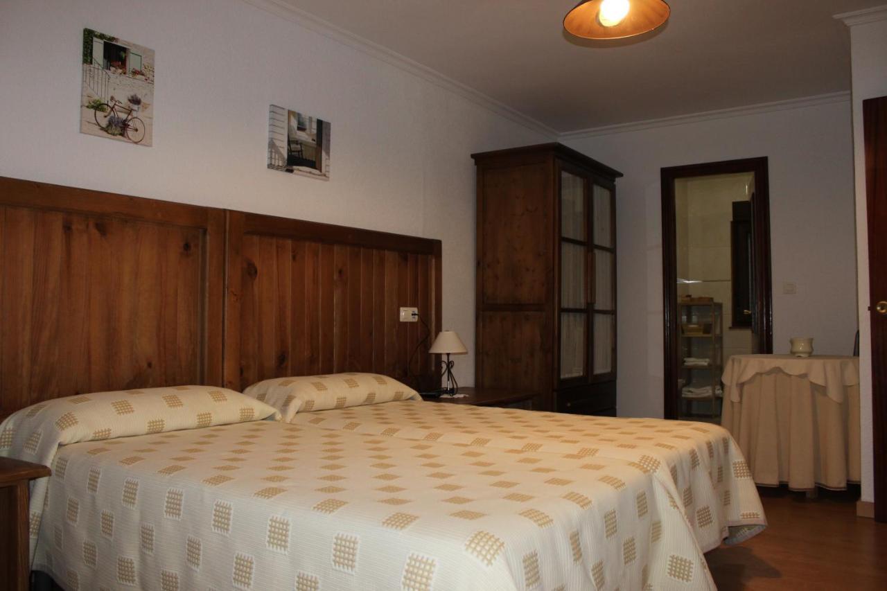Hostal Monte Rio Hotel Trescares Ngoại thất bức ảnh